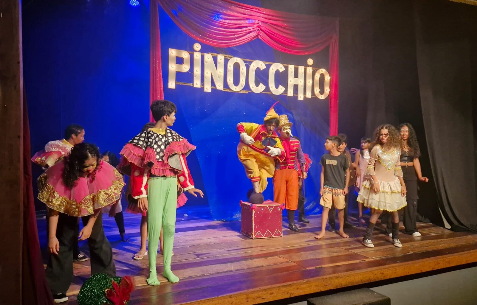 Prefeitura promove a inclusão social de maneira pedagógica e educacional através do teatro e revela talentos