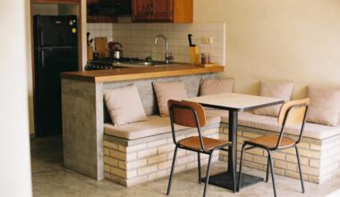 Cadeiras vão perder espaço em 2026 e os bancos de obra devem dominar a decoração