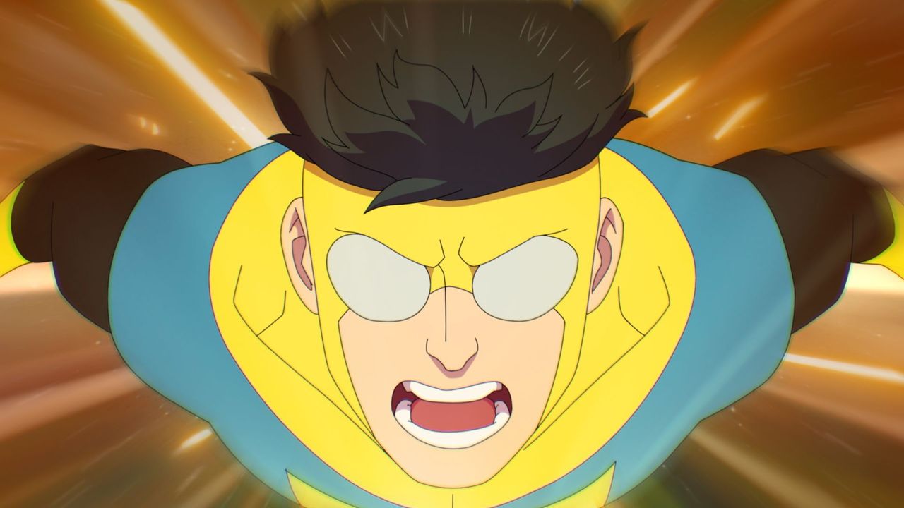 Frame da animação Invincible mostrando o jovem herói de traje azul e amarelo voando em alta velocidade