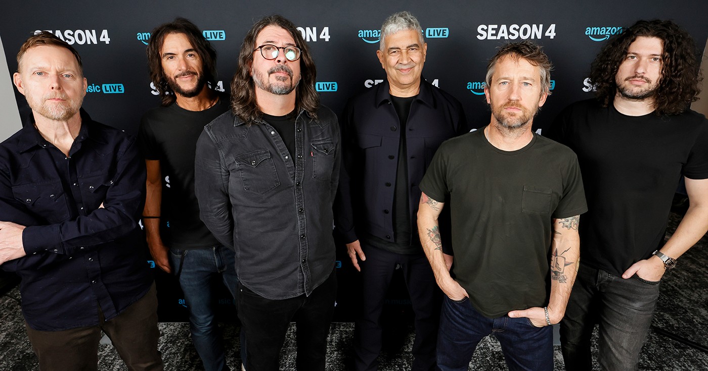 Músico do Foo Fighters sofre acidente bizzarro, é afastado dos palcos e vira motivo de piada de colegas de banda