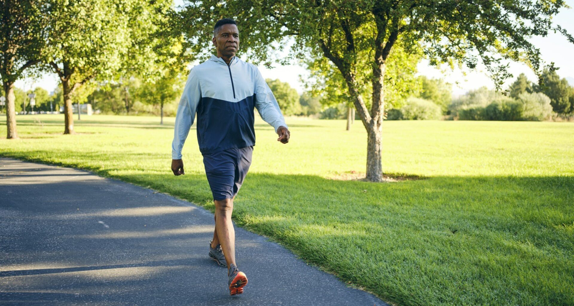 A ciência tem um conselho universal para queimar calorias caminhando: não se trata de não descansar, mas sim do contrário