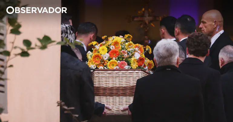 A última moda segundo B.B.? Uma urna de vime – Observador