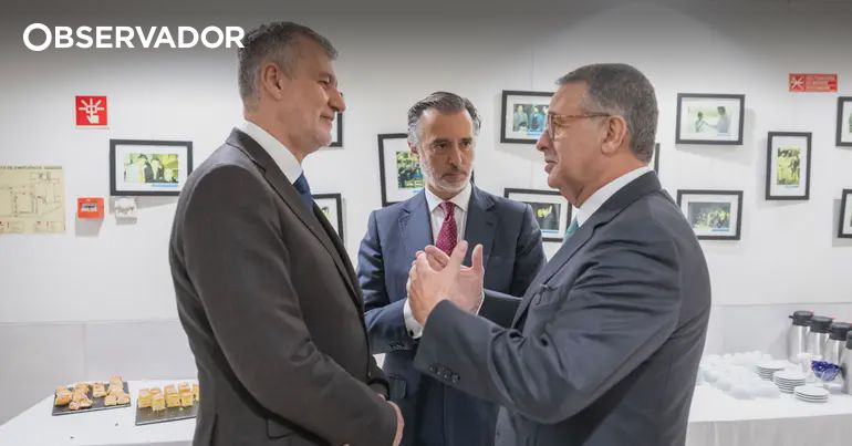 Sondagem. Seguro continua líder e Cotrim sobe para o pódio – Observador