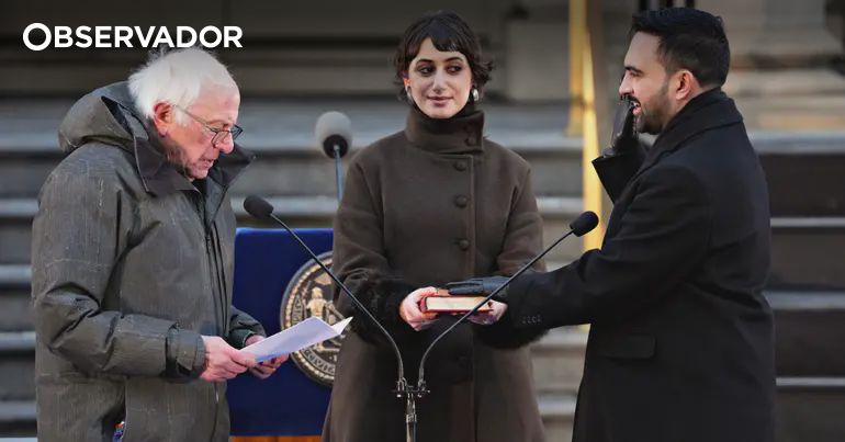Com o Corão e Sanders, Mamdani toma posse em Nova Iorque – Observador