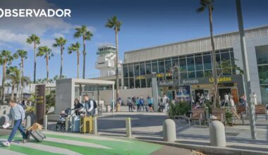 Espanha. Homem tenta embarcar em voo com mulher morta – Observador