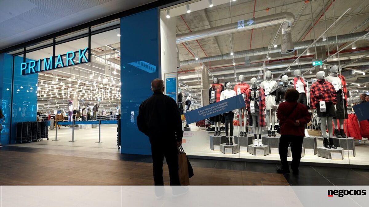 Dona da Primark tomba até 12% em bolsa após "profit warning" - Comércio
