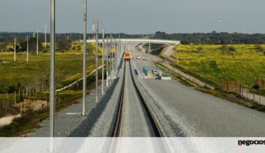 Governo garante que nova linha de Évora terá comboios dentro de um ano - Transportes