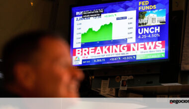 Dados do emprego e adiamento do Supremo sobre tarifas dão recorde a S&P 500 - Bolsa