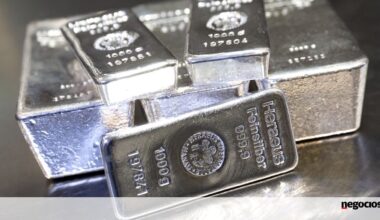 Derrocada nos metais preciosos. Prata afunda 22% e ouro já cai mais de 11% - Matérias-Primas