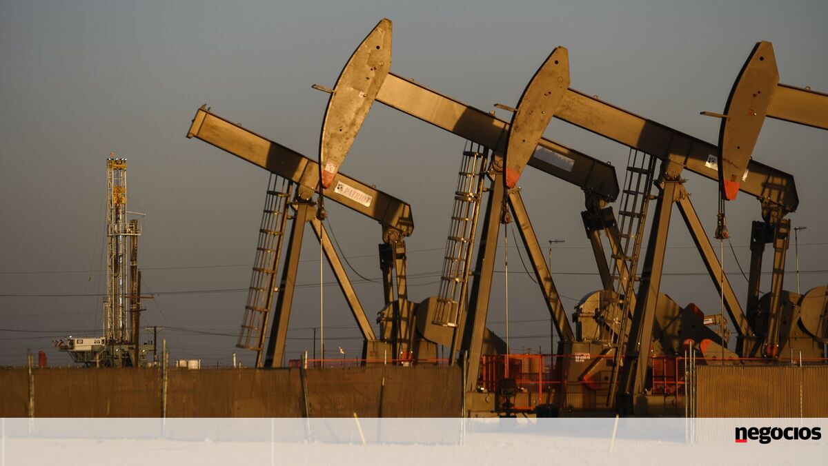 Petróleo arranca negociação em queda. EUA propuseram exílio na Turquia a Nicolás Maduro - Américas