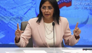 Presidente interina da Venezuela cria comissão para libertação de Maduro - Américas