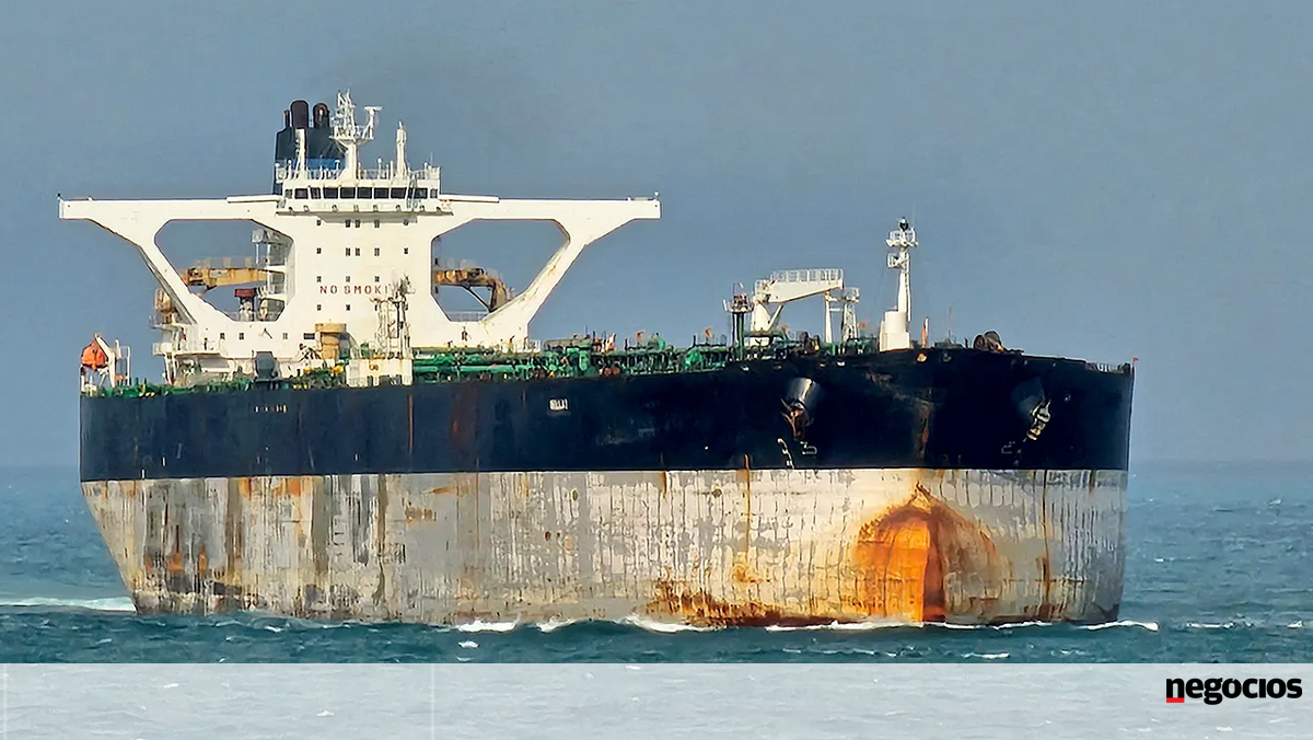 EUA perseguem e controlam petroleiro de bandeira russa no Atlântico - Mundo