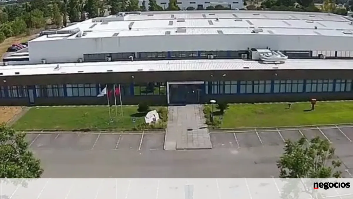Multinacional que despediu 475 e fechou fábrica em Palmela despacha recheio em leilão online - Automóvel