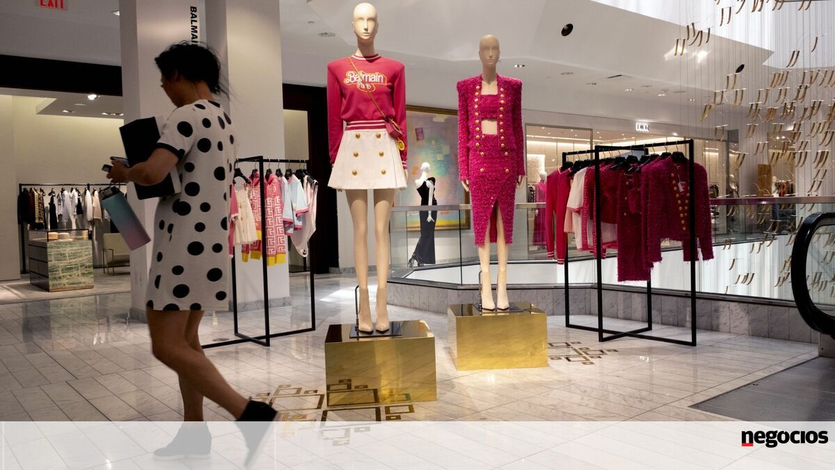 Grupo de lojas de luxo Saks Global entra em falência - Comércio