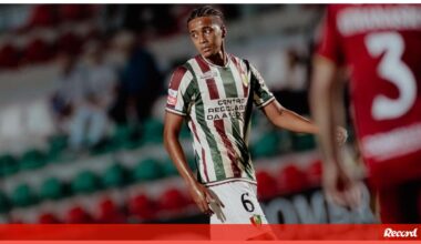 João Nuno admite tristeza por perder Ngom para o Lecce: «Era o meu Hjulmand» - E. Amadora