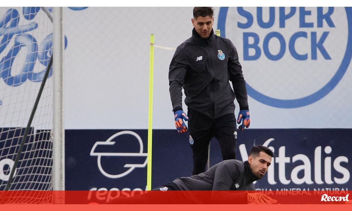 Dúvidas na baliza para o clássico: Cláudio Ramos sob alerta vermelho - FC Porto