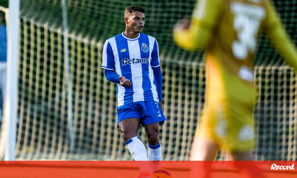 Thiago Silva espreita onze do FC Porto - FC Porto