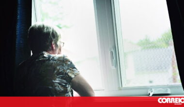 Gota de sangue da ponta do dedo pode detetar Alzheimer - Viver com Saúde