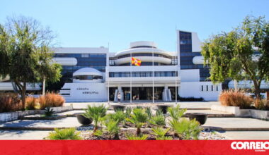 "Estava sempre a insinuar que não fazíamos nada": funcionária queixa-se de assédio na Câmara de Albufeira - Portugal