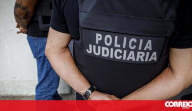 Cadáver encontrado dentro de viatura queimada em Chaves - Portugal