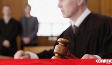 Prisão preventiva para ex-bancário que raptou filha de três anos no Porto - Portugal