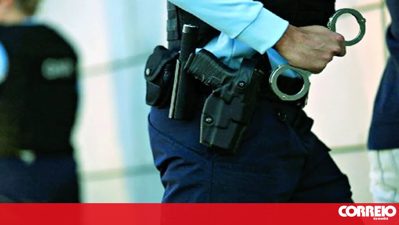 Homem incendeia carro da namorada por não aceitar fim da relação - Portugal