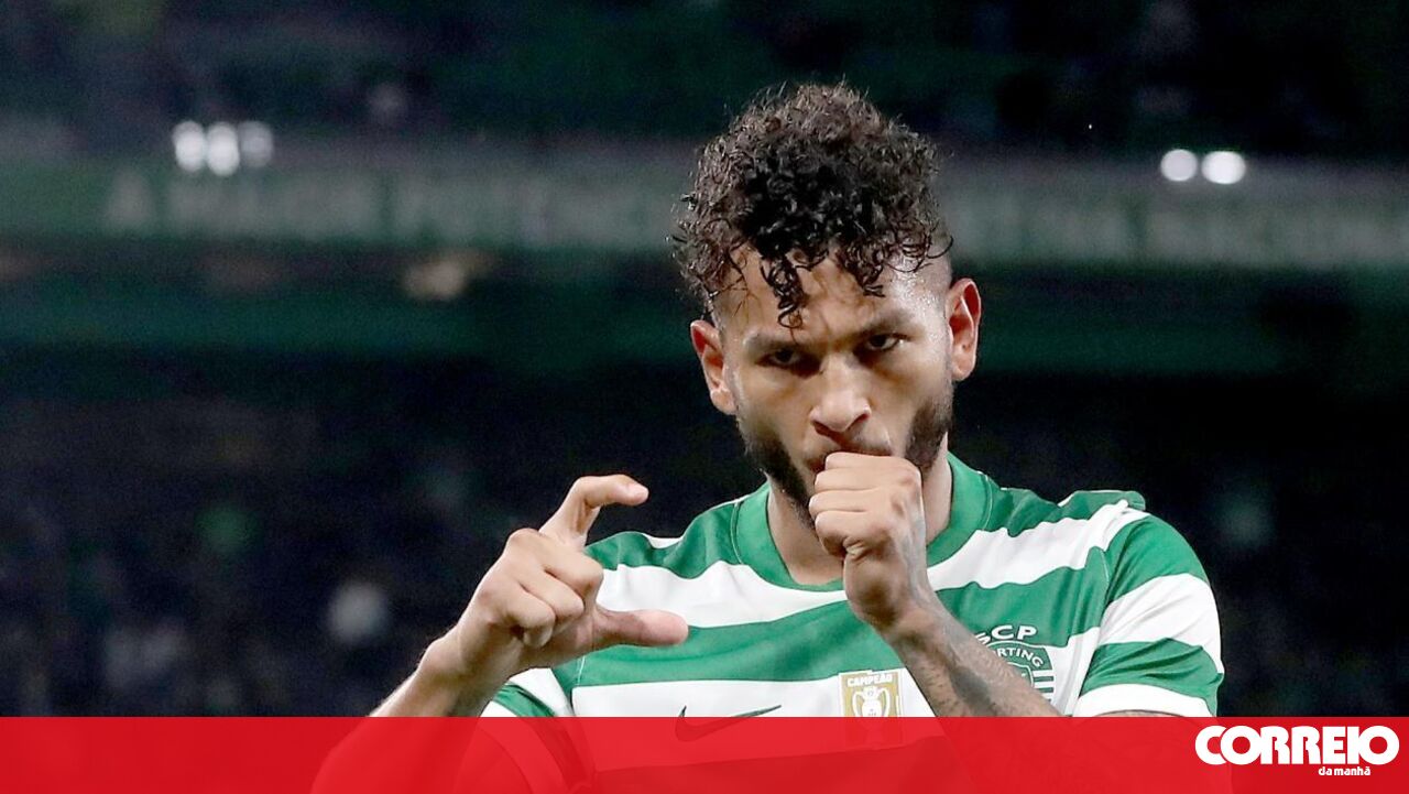 Suárez teve de ser acalmado pela comitiva do Sporting depois de partir porta ao pontapé - Futebol