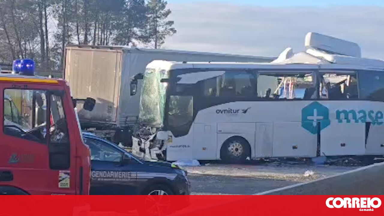 Autocarro português envolvido em choque em cadeia com 100 viaturas em França. Há dois mortos - Mundo