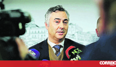 Ministro da Educação avisa professores que sem sumários não há salários - Política