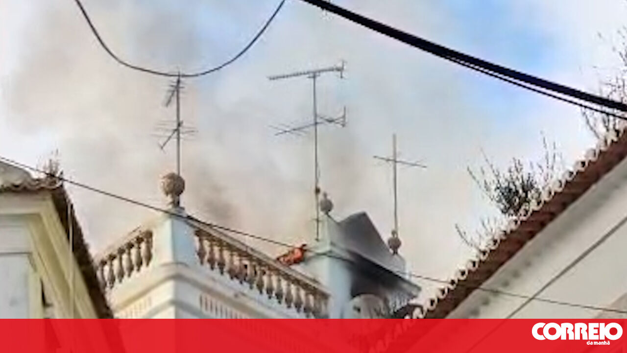 Incêndio em prédio em Lisboa deixa 8 desalojados. Terão sido encontrados 17 mil euros na casa onde o fogo deflagrou - Portugal