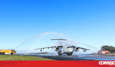 Novo avião da Força Aérea é posto de combustível nos céus - Portugal