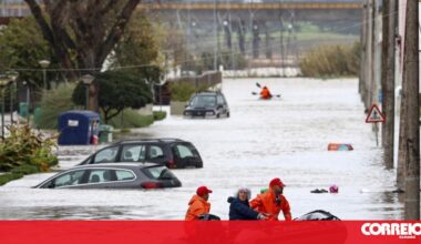 "Tenho a cama em cima de quatro cadeiras": Subida da água dos rios afeta famílias - Portugal