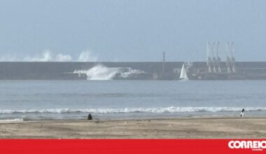 Mar abre 'buraco' no quebra-mar do Porto de Leixões - Sociedade
