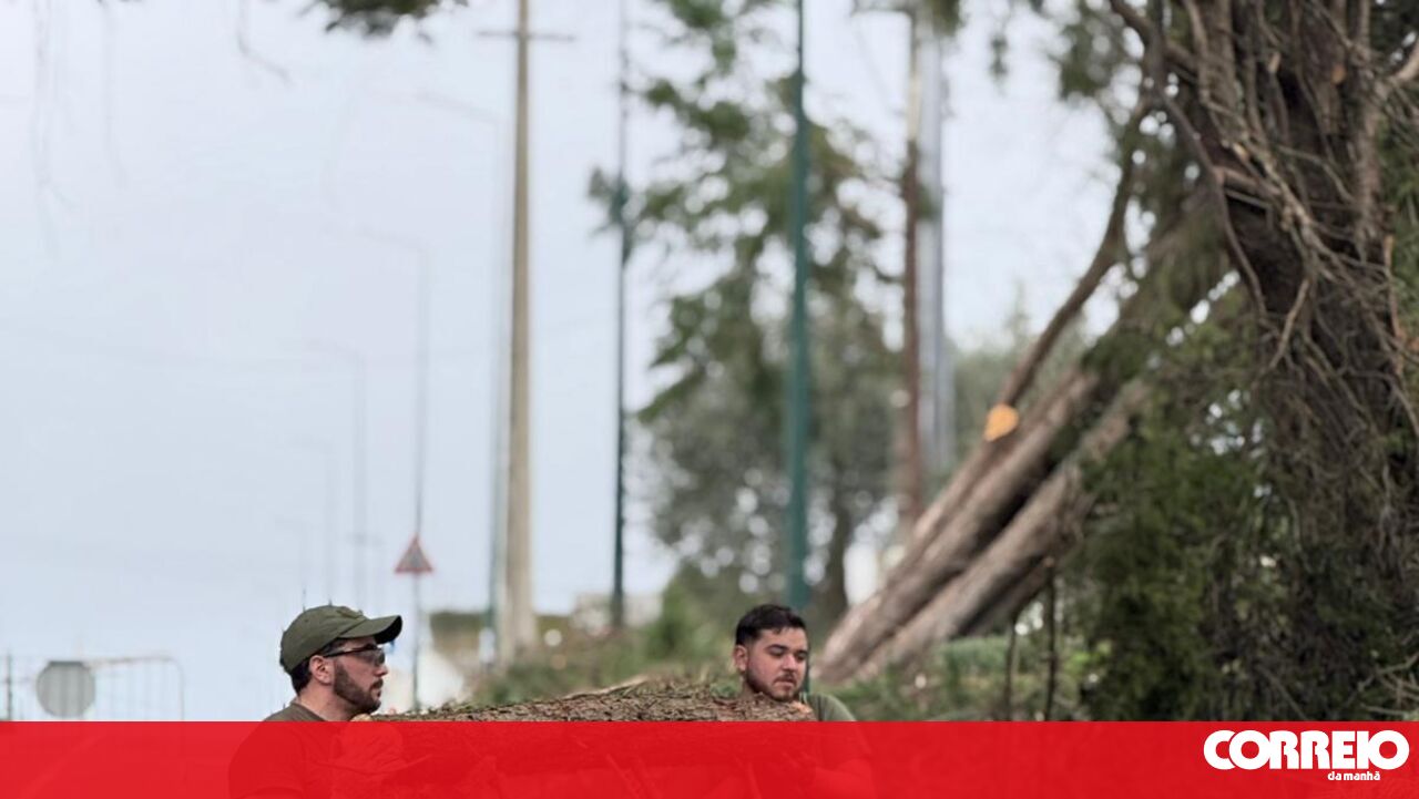Marinha no terreno com militares, botes e geradores para prestar apoio à população das regiões afetadas pelo mau tempo - Portugal