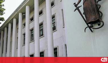 Casal gay de Alcobaça acusado de "mercadejar" bebé para "satisfação pessoal" - Vídeos