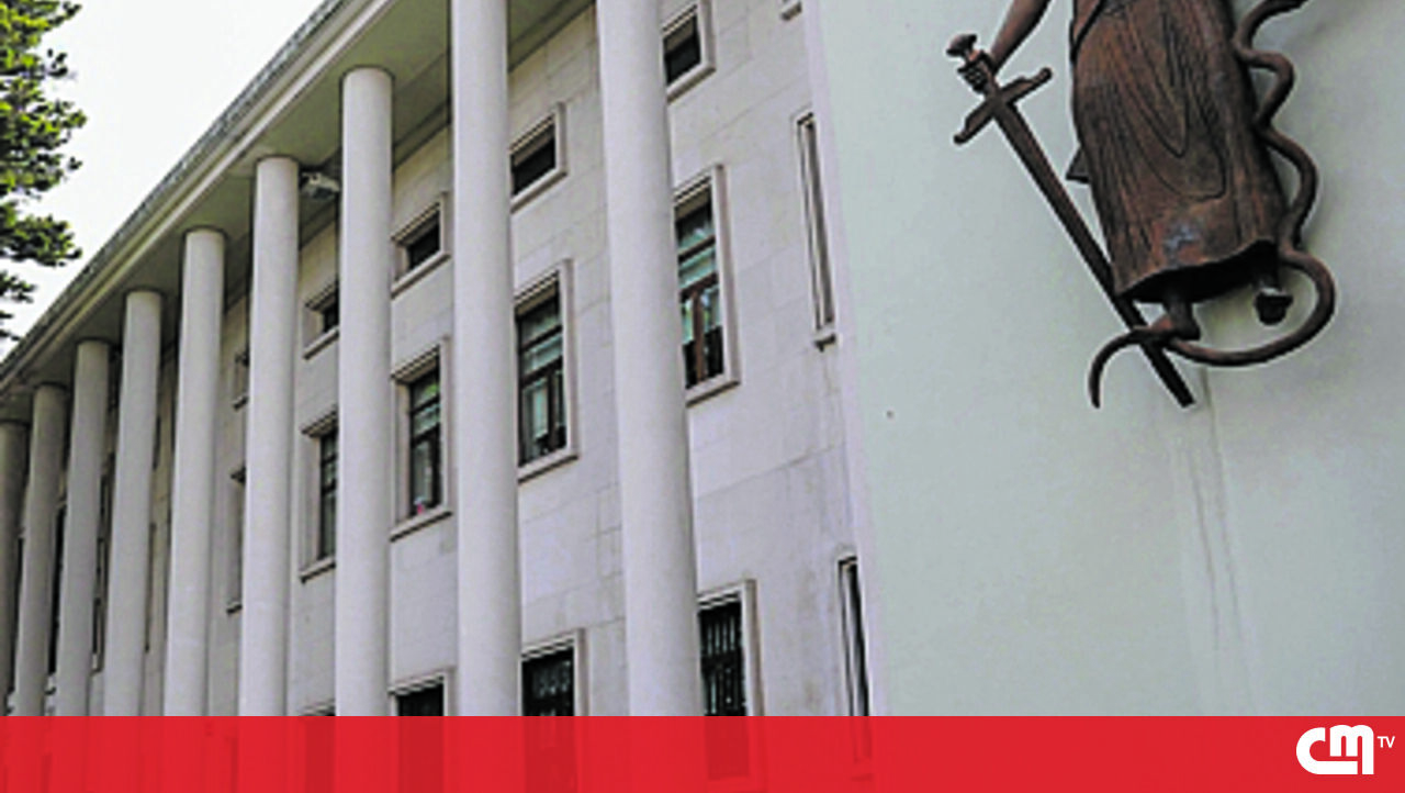 Casal gay de Alcobaça acusado de "mercadejar" bebé para "satisfação pessoal" - Vídeos