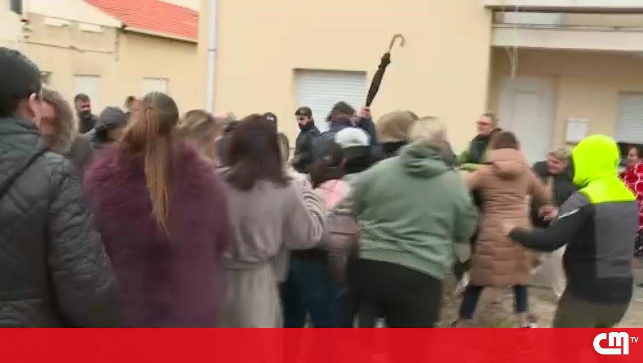 Multidão agride companheiras da vítima e do agressor do homicídio na Figueira da Foz - cmjornal.pt