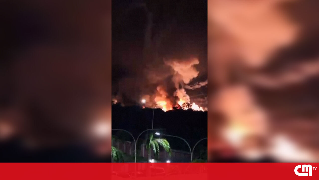 Vídeo mostra explosões em Caracas durante ataque dos EUA - Vídeos