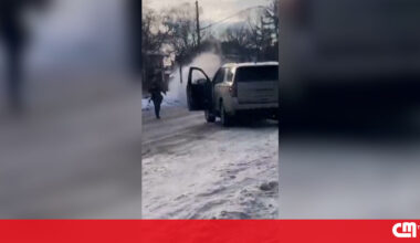 O momento em que mulher desarmada é baleada por agente do ICE nos EUA - cmjornal.pt