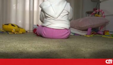 "Nem consegui olhar para ela naquele estado": Mãe de menina de 7 meses agredida em creche em Valongo fala em negligência - Vídeos