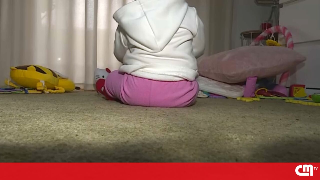 "Nem consegui olhar para ela naquele estado": Mãe de menina de 7 meses agredida em creche em Valongo fala em negligência - Vídeos