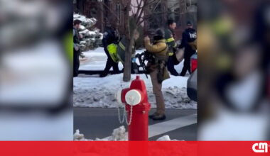 Novas imagens mostram mulher morta pelo ICE a ser transportada pelos bombeiros após tiroteio - Vídeos