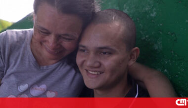 Prisioneiro libertado na Venezuela reencontra família e descobre que Maduro foi capturado - Vídeos