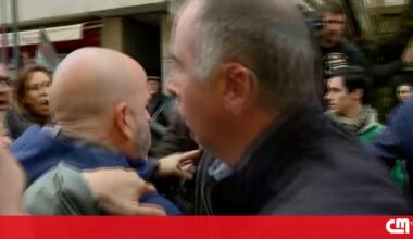 Lesados do BES confrontam Marques Mendes e empurram jornalistas em Arcos de Valdevez - Vídeos