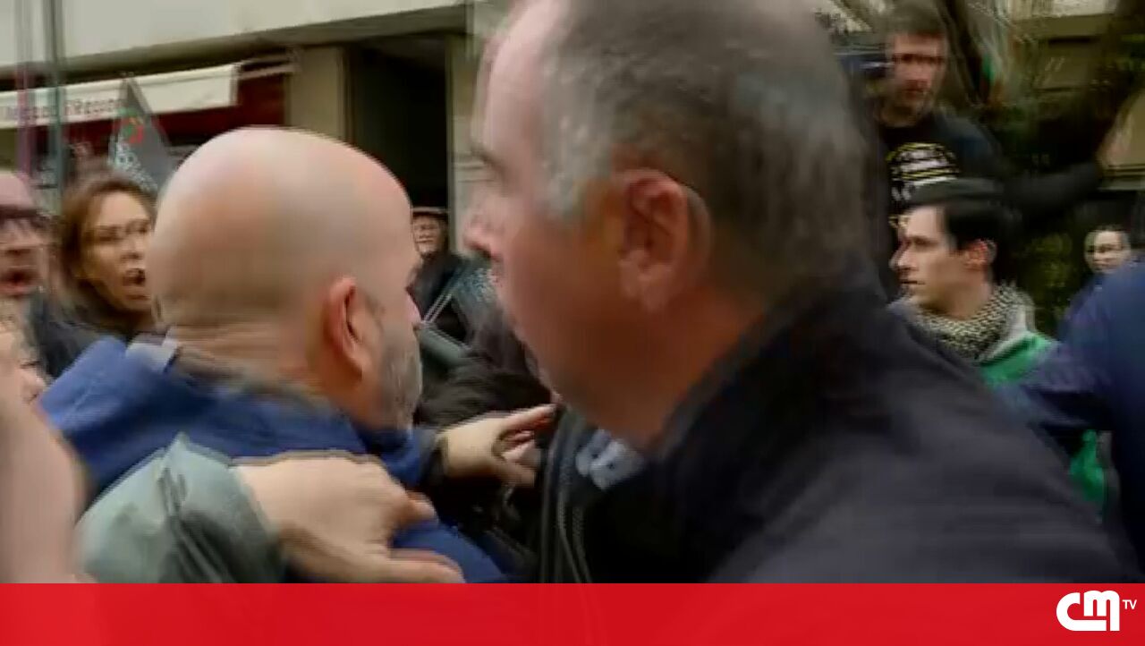 Lesados do BES confrontam Marques Mendes e empurram jornalistas em Arcos de Valdevez - Vídeos