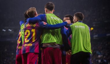 Hansi Flick encantado com exibição de jogador do Barcelona frente ao Espanyol: «Tenho de agradecer»