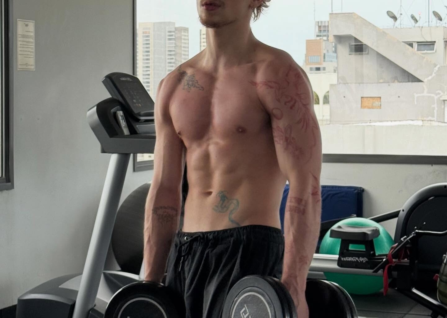 BBB 26: Como Juliano Floss transformou o físico, ganhou músculos e mais de 20kg em um ano - Globo