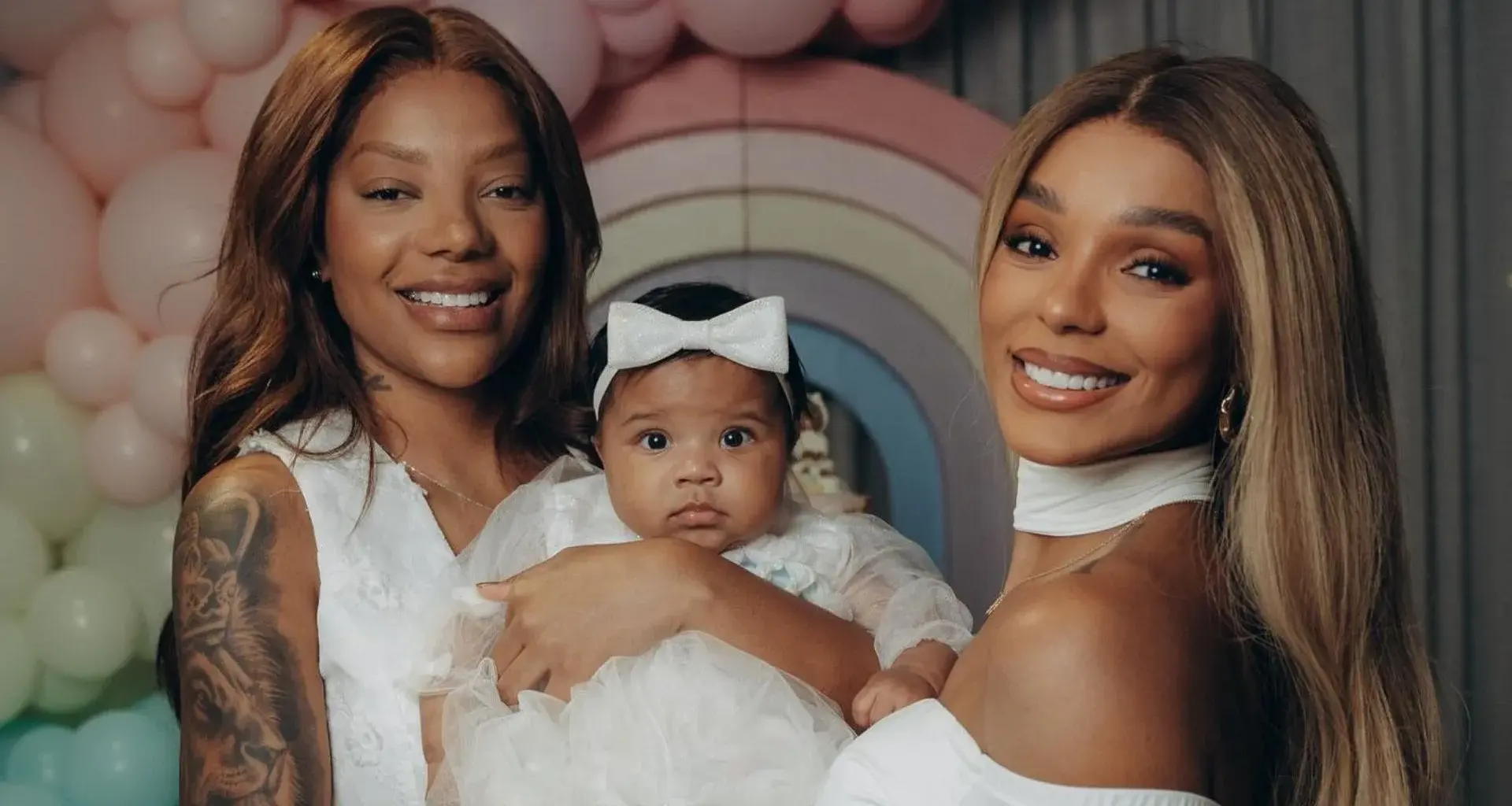 Ludmilla exibe registro fofo de viagem com a esposa e a filha