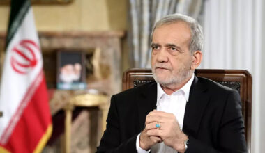 Khamenei e Pezeshkian em rota de colisão