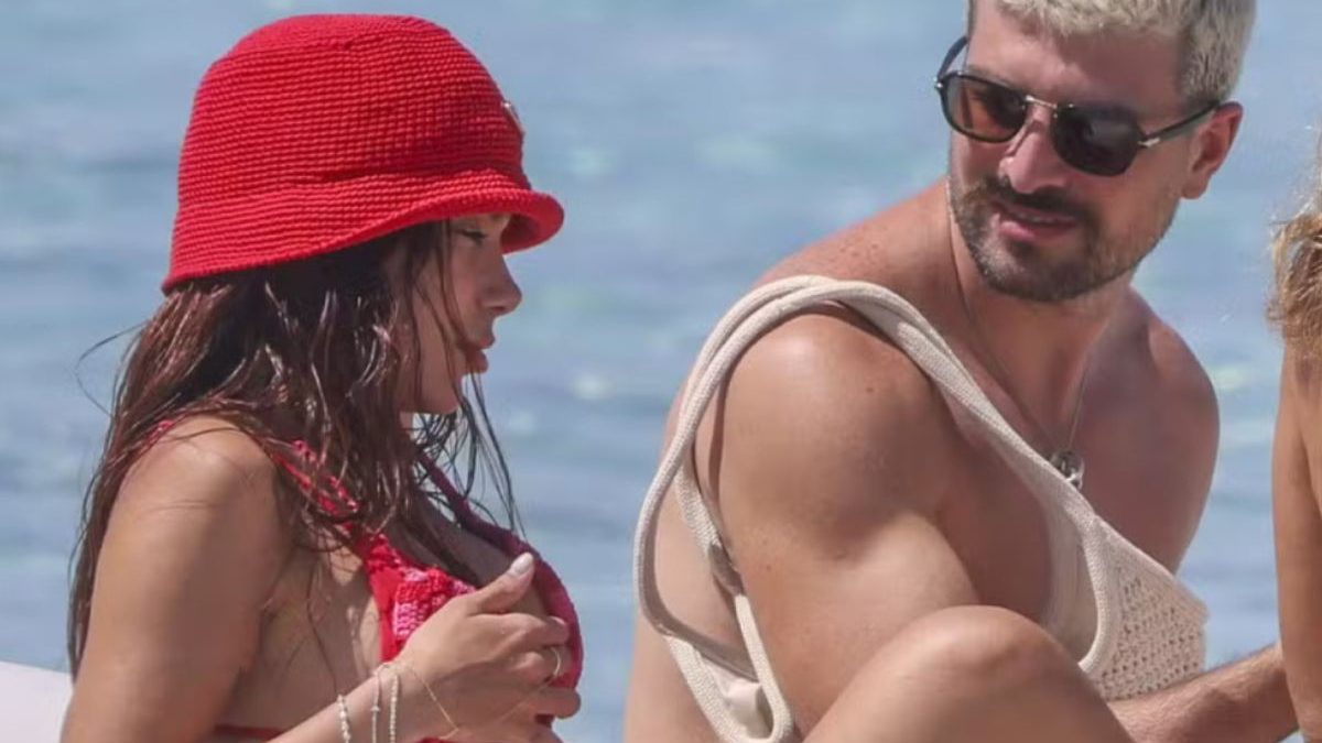 Relacionamento de Anitta com 'manezinho' completa um ano